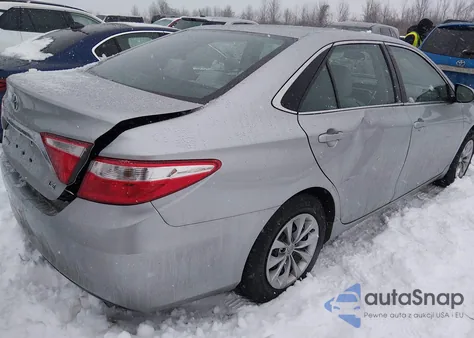 2016 Toyota Camry Le z USA, uszkodzony, nr VIN 4T1BF1FK4GU201114